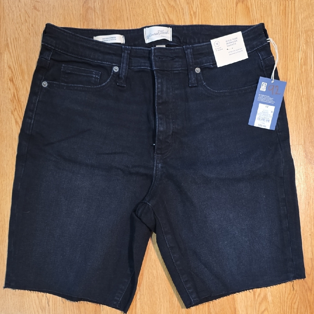 Universal Thread Black Bermudas Casual Style